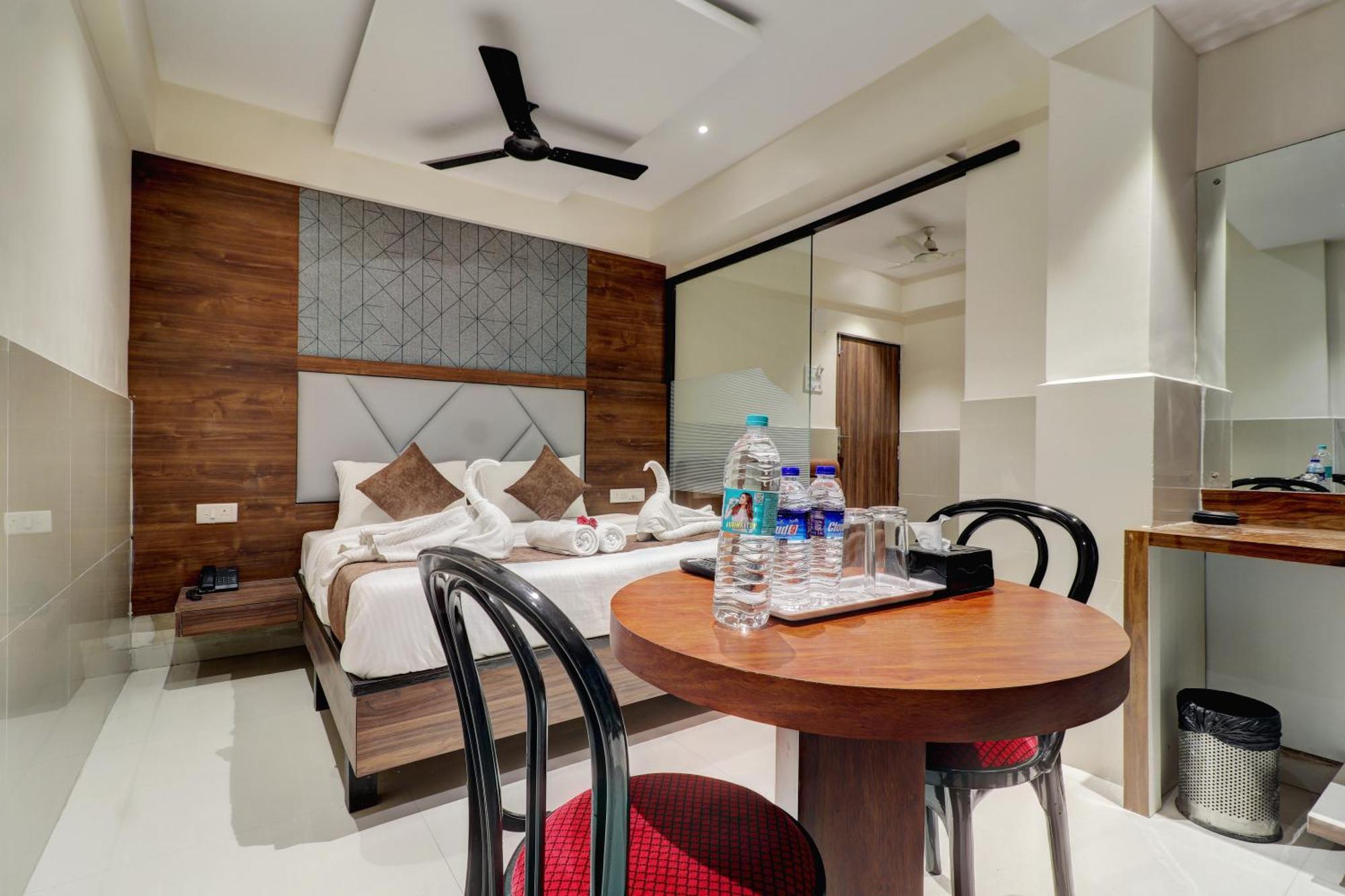 Hotel New Parimeet Residency Navi Mumbai Exterior foto